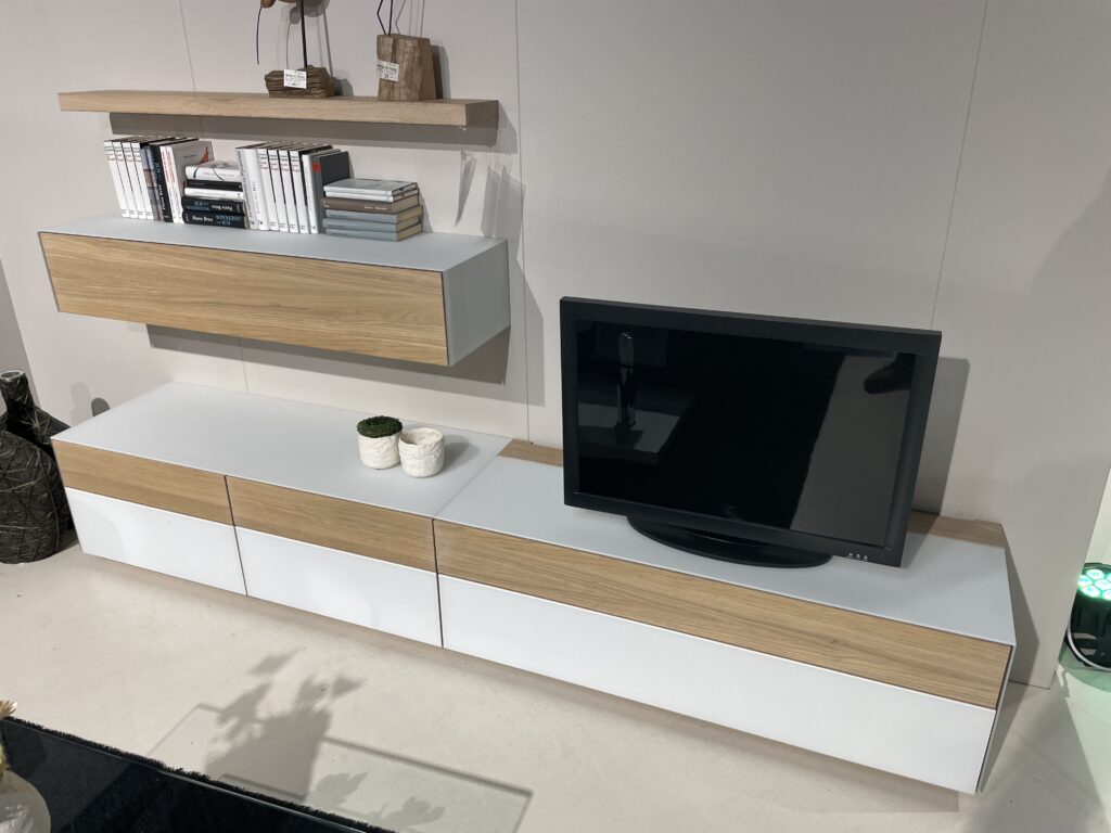 Wohnwand Cubus Pure - Eiche/ Farbglas Wohnwand Cubus Pure - Eiche/ Farbglas