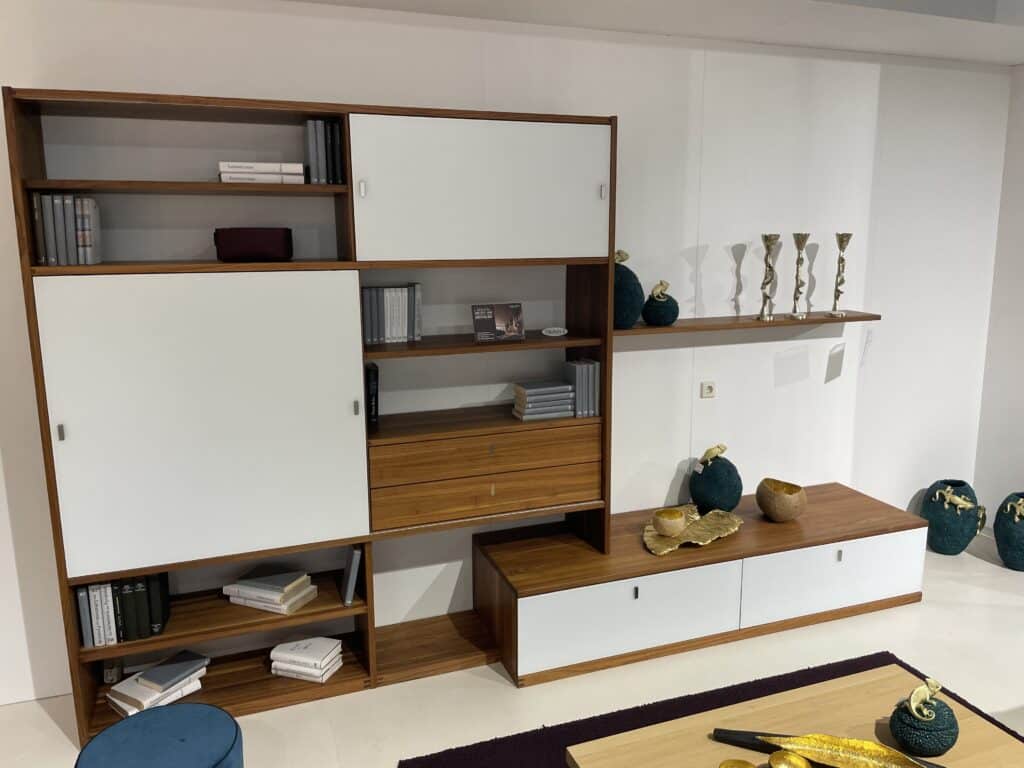 Regalwand Cubus - Nussbaum geölt Regalwand Cubus - Nussbaum geölt