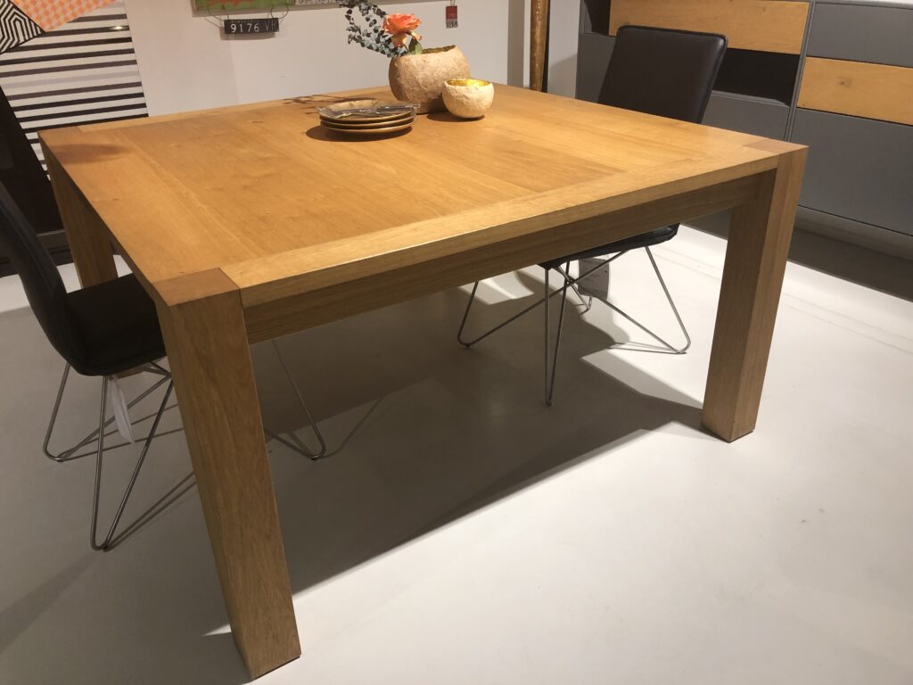Esstisch Nr. 140 - Eiche massiv Esstisch Nr. 140 - Eiche massiv