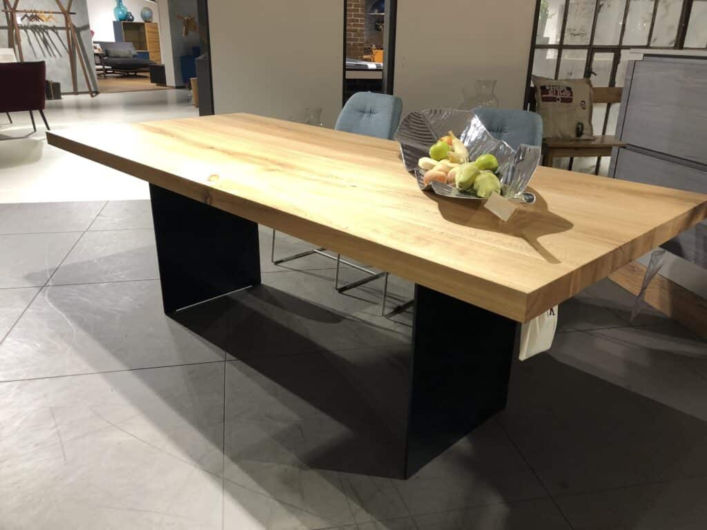 Esstisch Zett II - europäischer Rüster massiv Esstisch Zett II - europäischer Rüster massiv